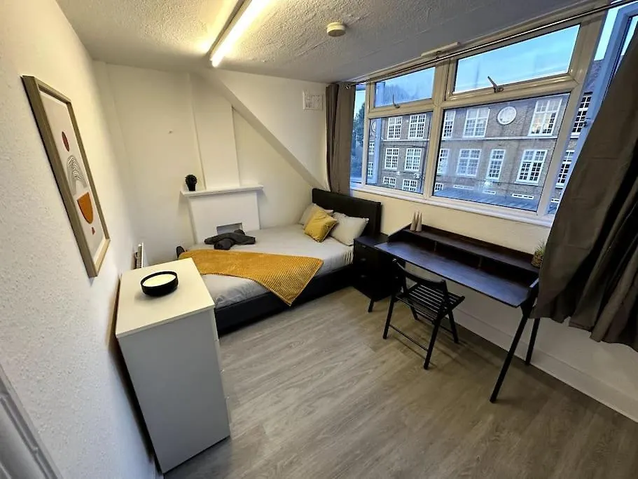 Incredible 2 Bedroom On Tower Bridge location
